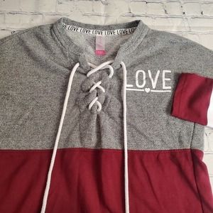 No Boundaries Womens Pullover Sweater XS Colorblock Gray Love Drawstring‎